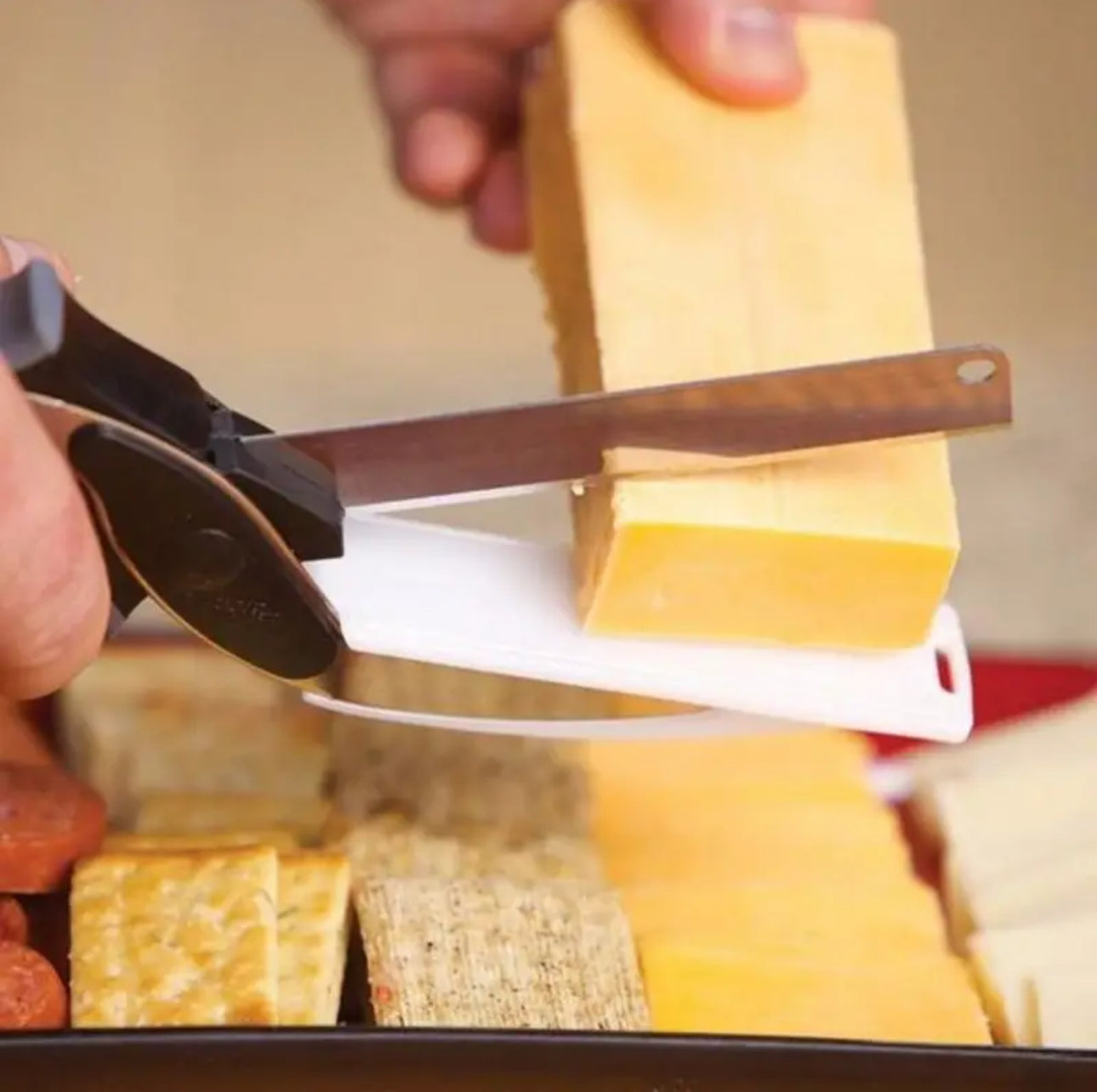 BrightStarAngel™ Smart Kitchen Scissors With Built-In Cutting Board