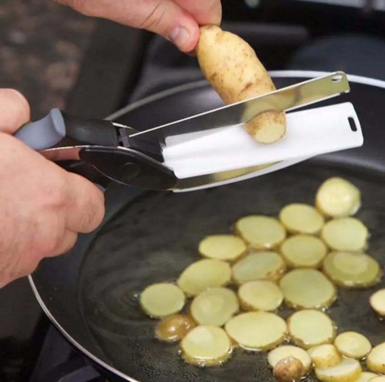 BrightStarAngel™ Smart Kitchen Scissors With Built-In Cutting Board