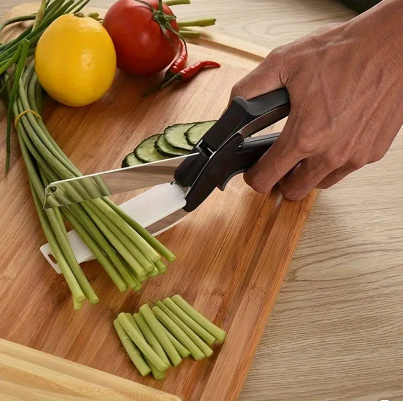 BrightStarAngel™ Smart Kitchen Scissors With Built-In Cutting Board